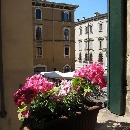 Porta Iovia Apartment *